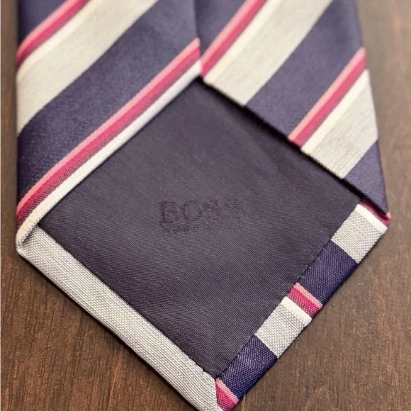 Hugo Boss Classic Navy and Pink Striped Men's Tie - Picture 2 of 4